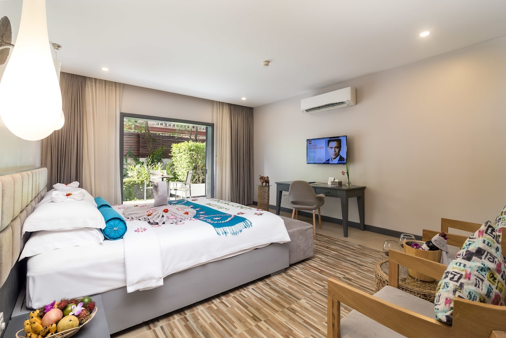 Premier Room, 1 King Bed, Garden View
