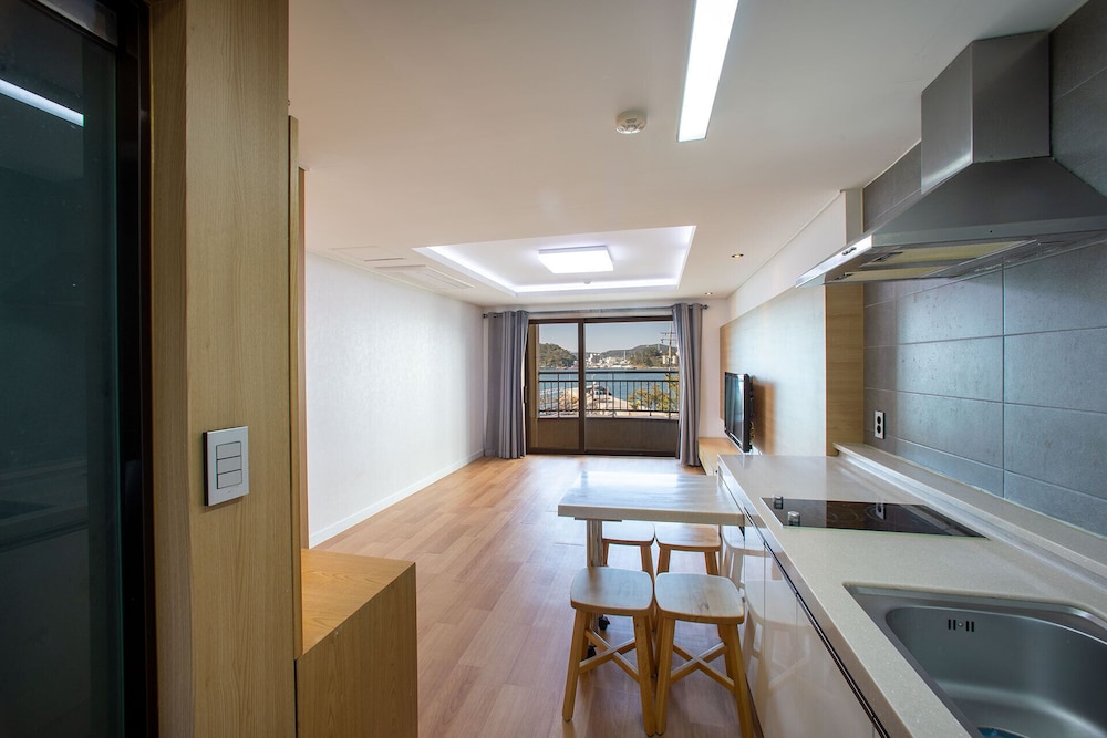 Family Condo, Ondol (Extra person fee 10000 KRW upon C/I) photo 3