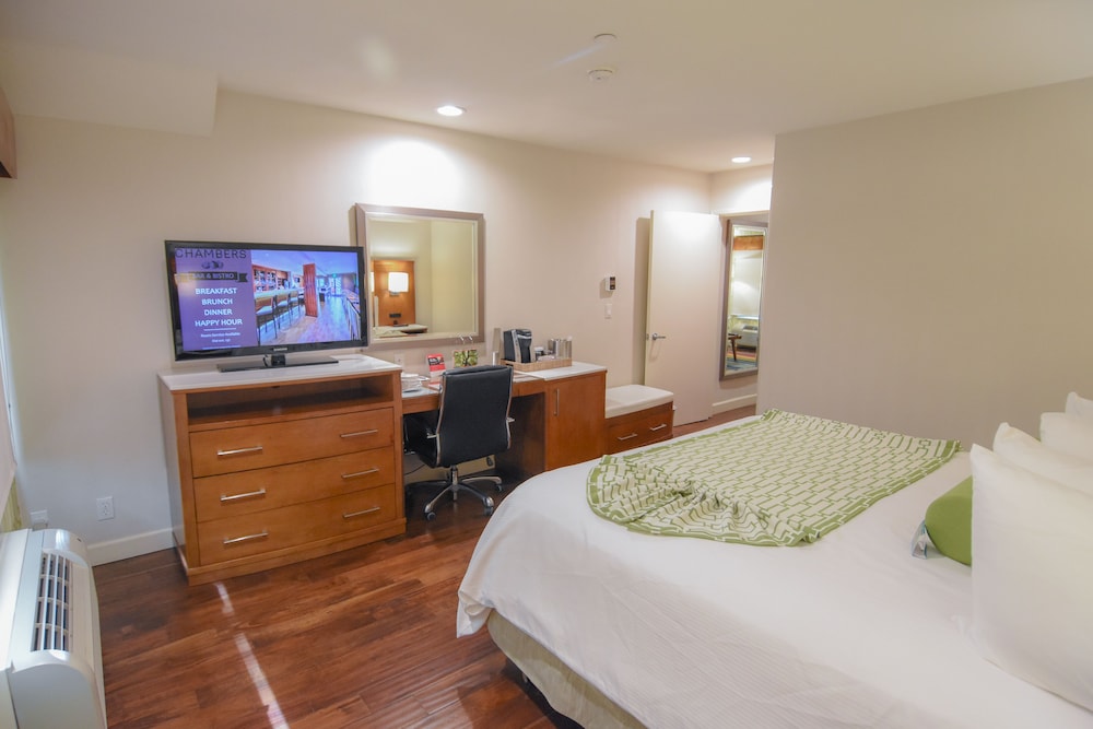 Standard Room, 1 King Bed, Accessible (Communications) - Photo 3