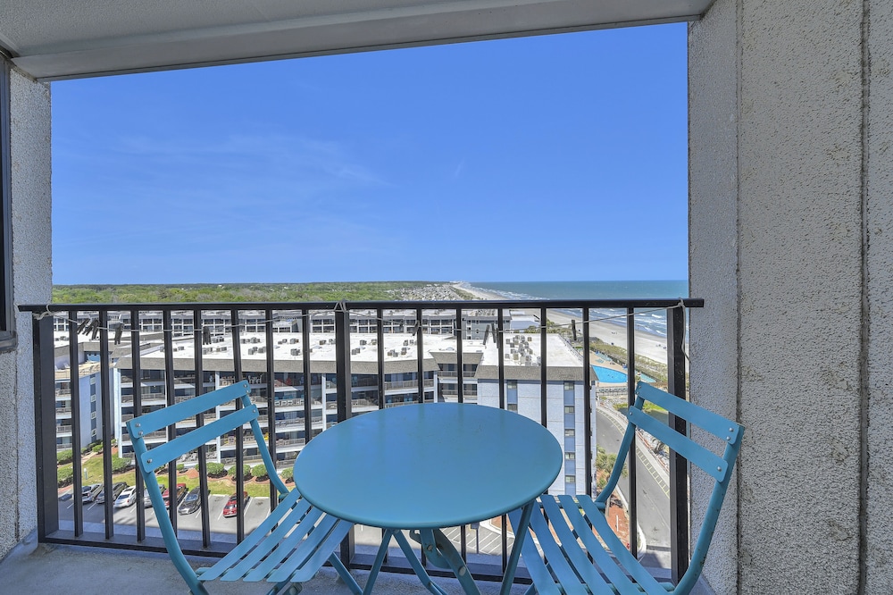 Studio, Balcony, Oceanfront (Renaissance Tower 905)