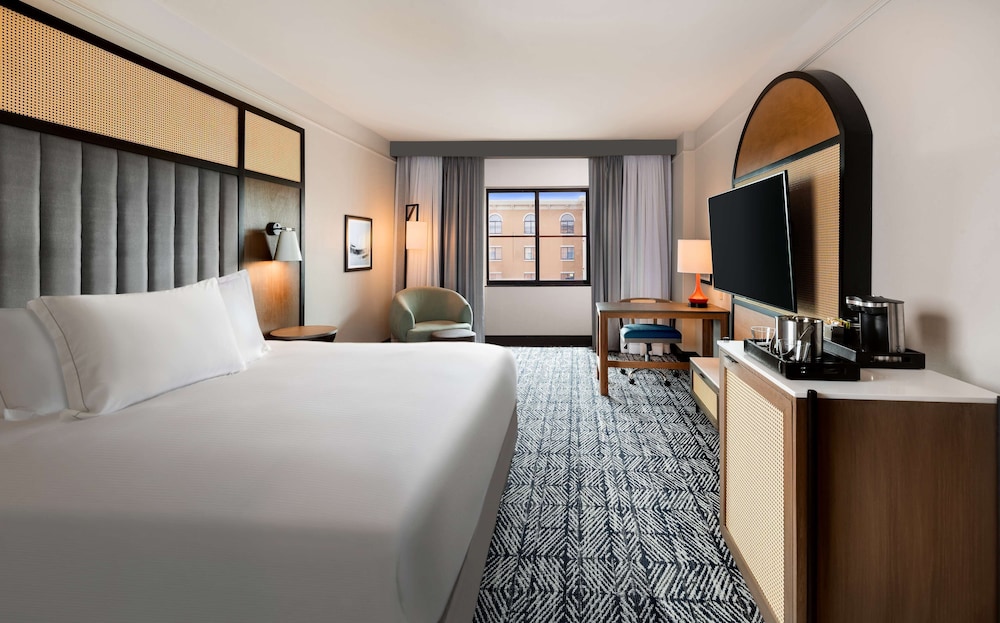 1 King Bed Hearing Accessible with Balcony - Photo 2