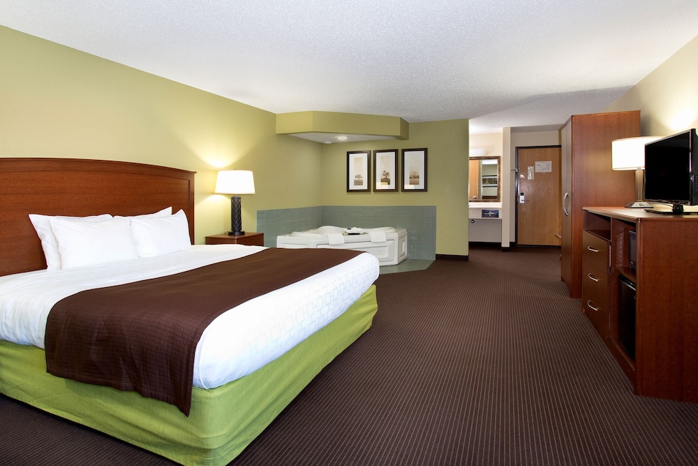 Suite, 1 King Bed with Sofa bed, Non Smoking, Fireplace (Jetted Tub) photo 3