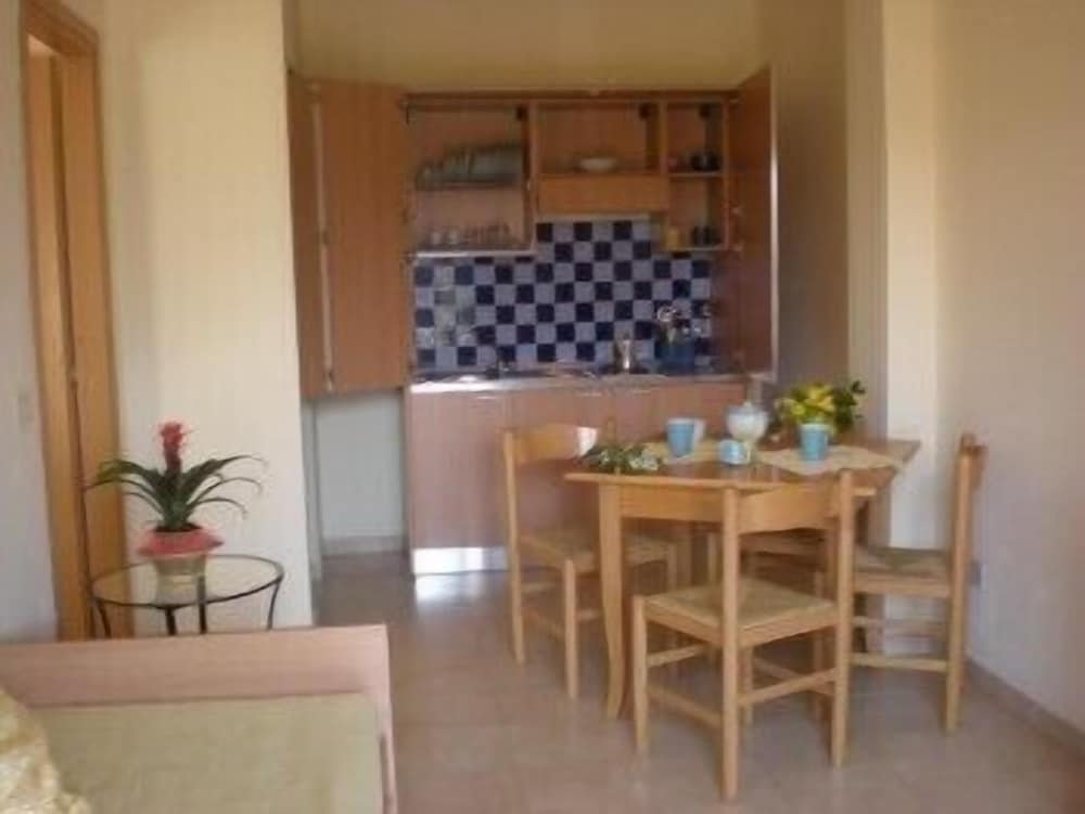 Family Apartment, 1 Bedroom, Non Smoking, Kitchenette photo 3