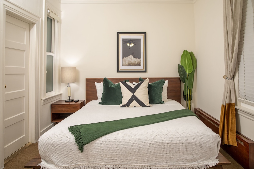 Superior Double Room, Ensuite - Photo 3