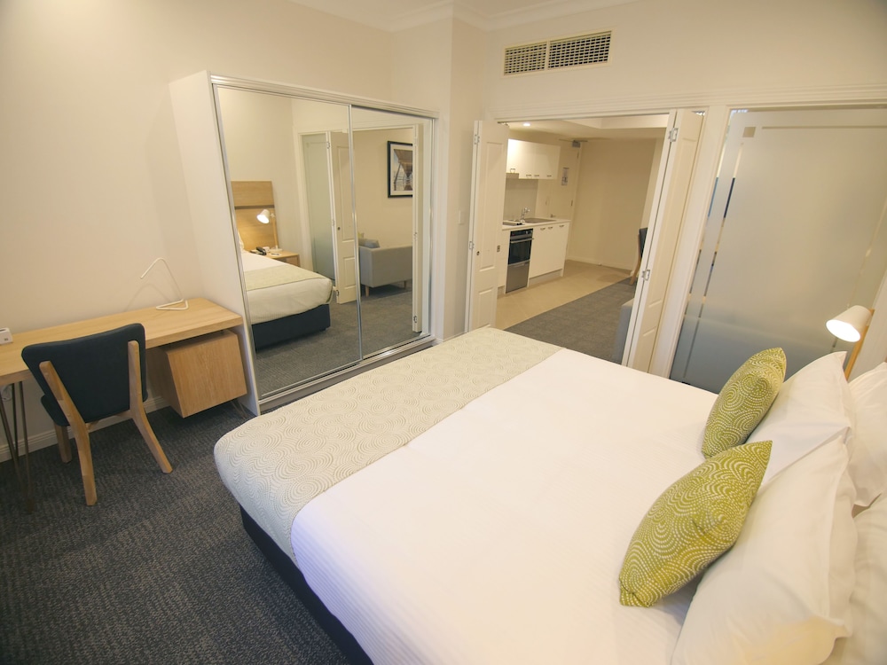 One Bedroom Spa Apartment - Photo 2