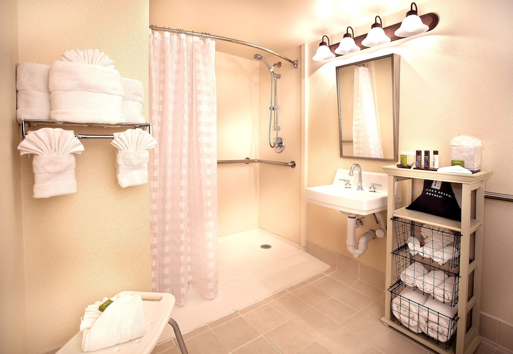 Suite, 1 Double Bed with Sofa bed, Accessible - Photo 3