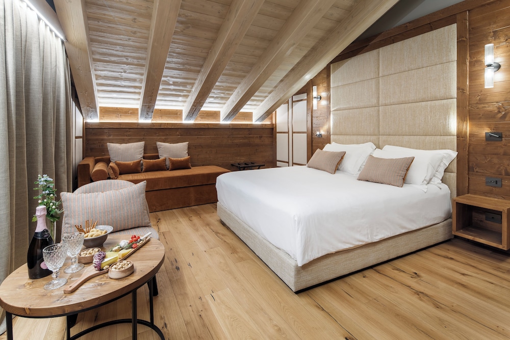 Deluxe Triple Room, Balcony, Mountain View
