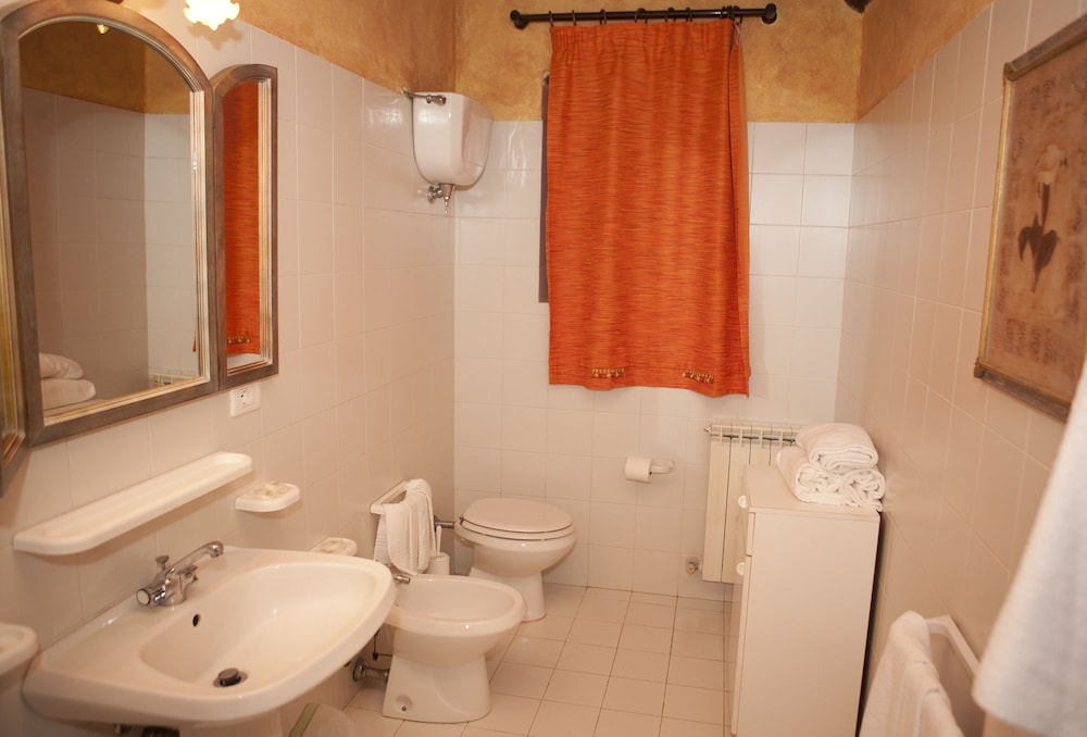 Apartment, 3 Bedrooms - Photo 4