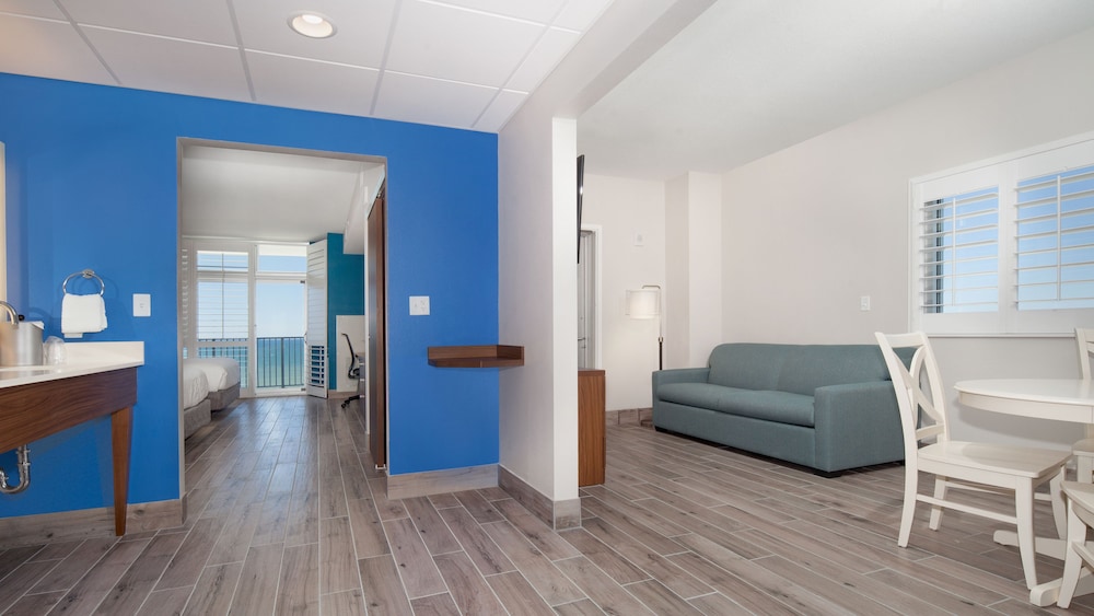 Suite, Multiple Beds, Oceanfront - Photo 3