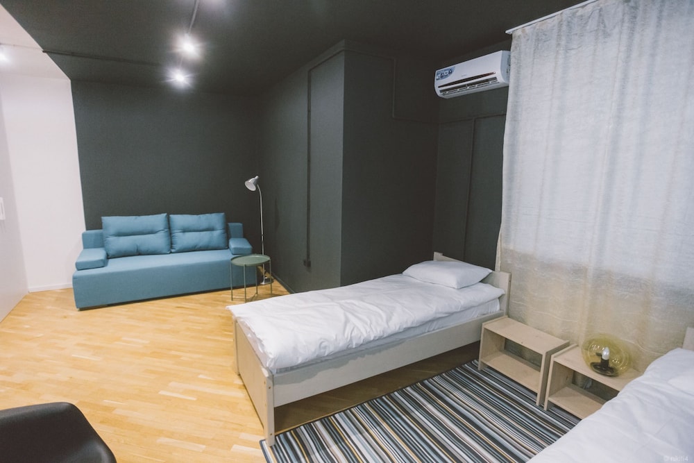 Studio With Sofa Bed And 2 Twin Beds photo 1