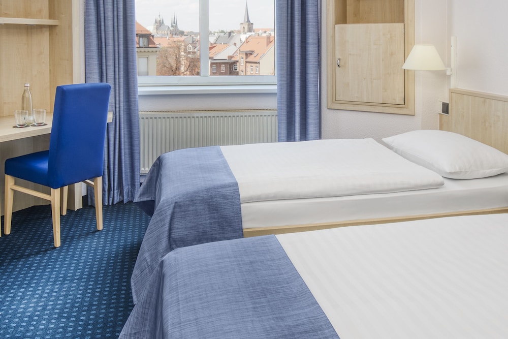 Standard Twin Room - Photo 3