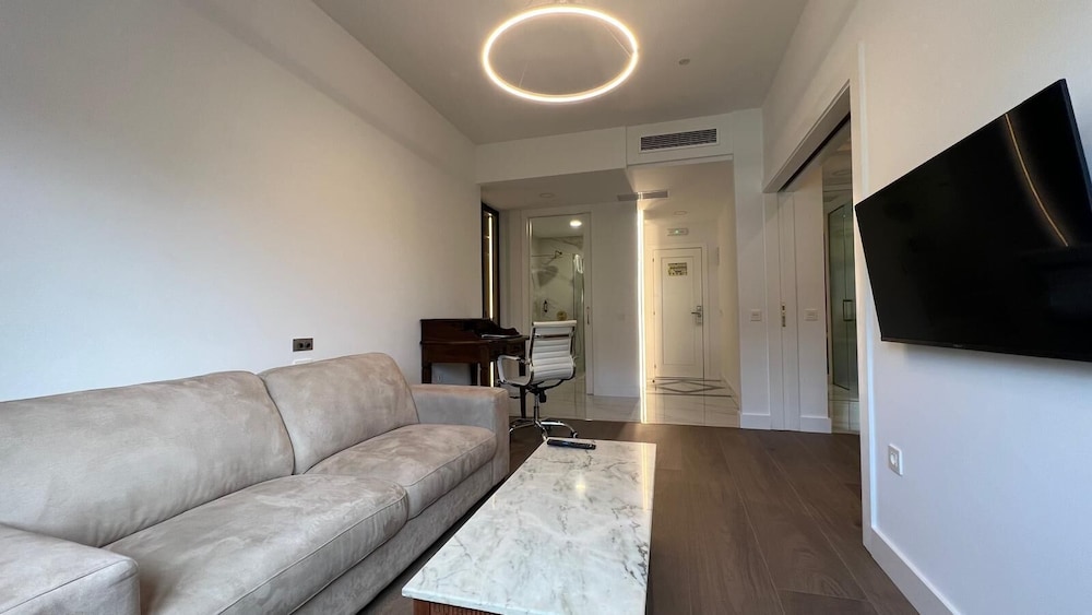 Premium Studio Suite photo 2