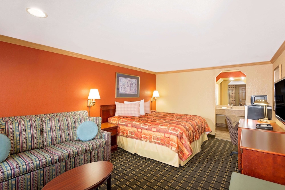 Room, 1 King Bed, Accessible - Photo 3