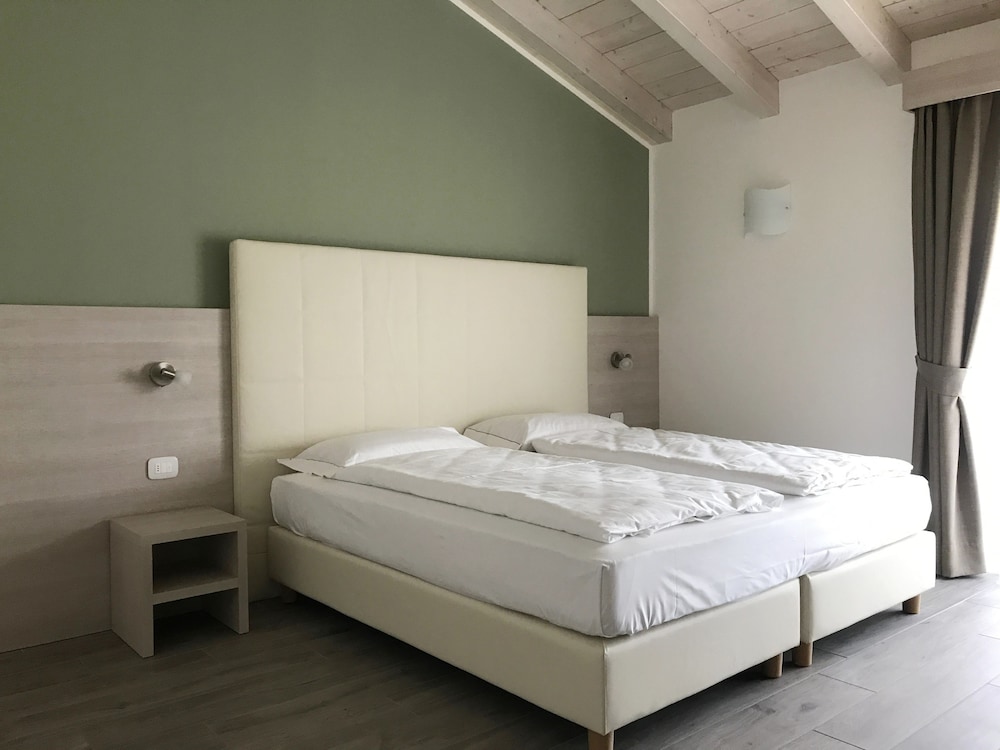 Comfort Room, Balcony photo 1