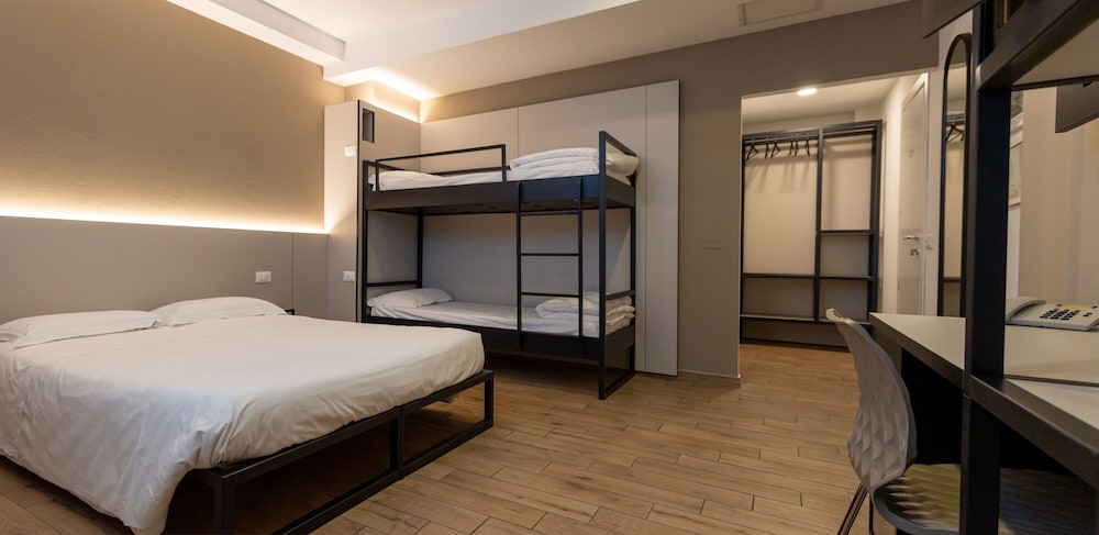 Economy Quadruple Room, Multiple Beds photo 1