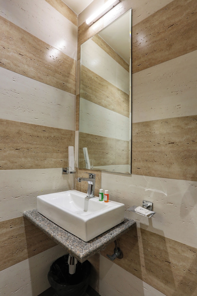 Deluxe Room - Photo 11