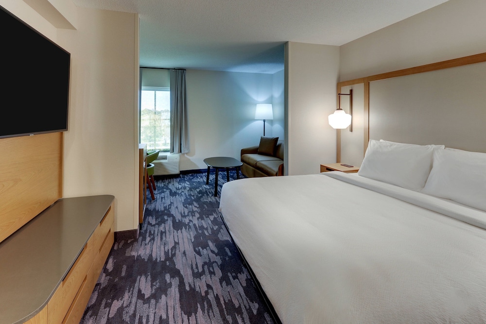 Suite, 1 King Bed with Sofa bed (Mobility Accessible, Tub) - Photo 1