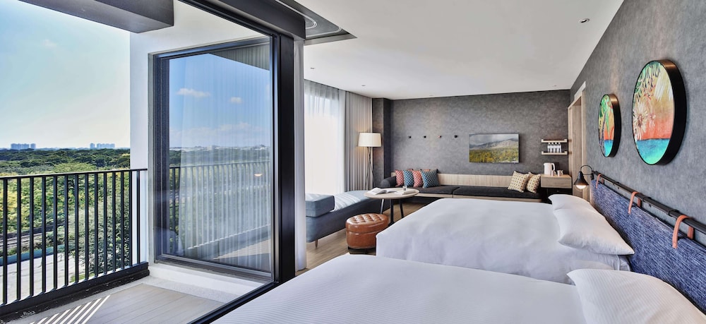 Grand Deluxe Family Suite - Photo 2