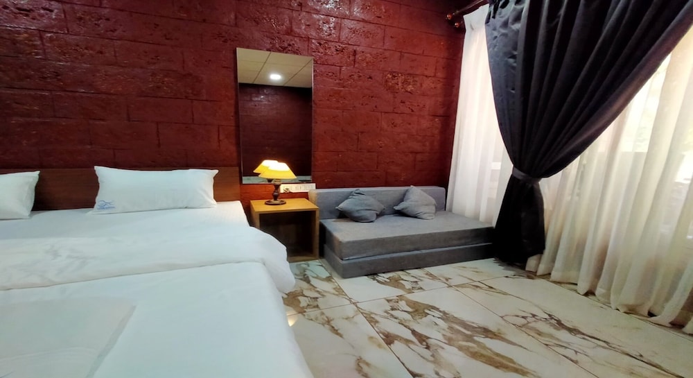 Deluxe Family Room - Photo 20