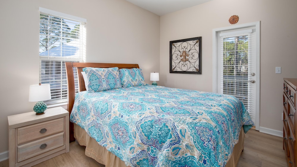 Townhome, Multiple Beds (The Bungalows At Seagrove 114) photo 3