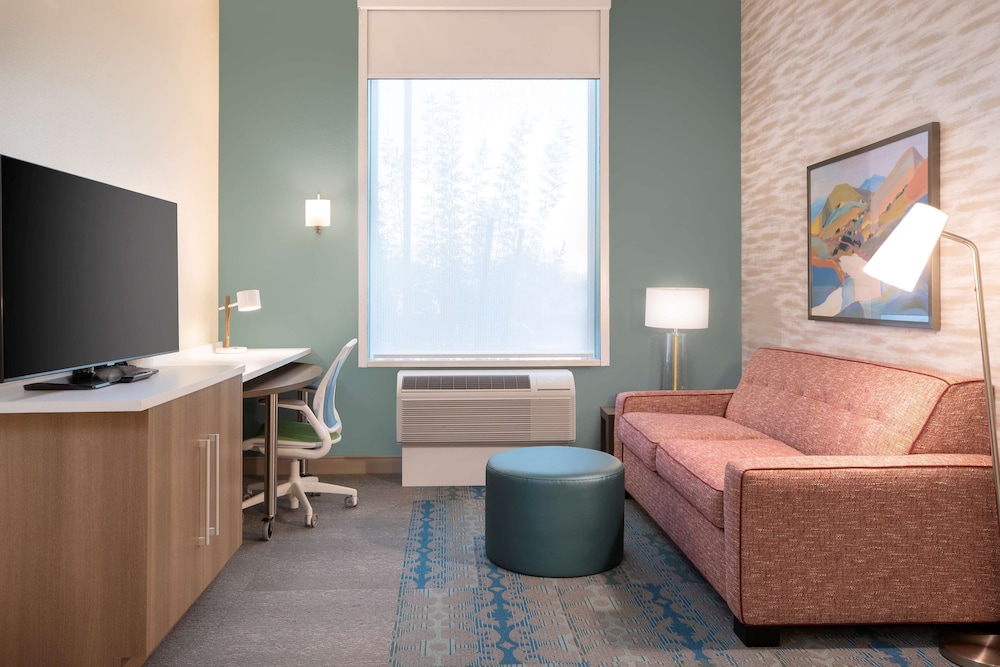 Suite, 1 King Bed, Accessible, Bathtub - Photo 2