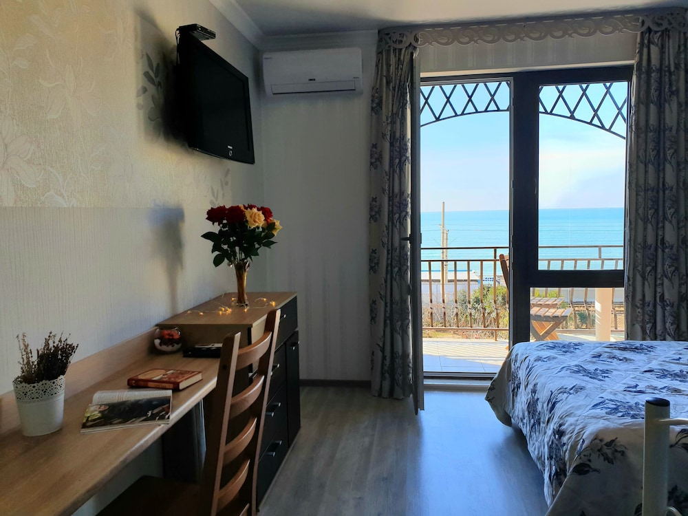 Deluxe Triple Room photo 2