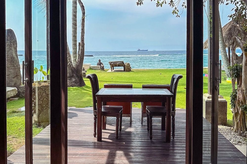 Superior Oceanview Group Stay - 2 Levels, Separate Entrances - Photo 18