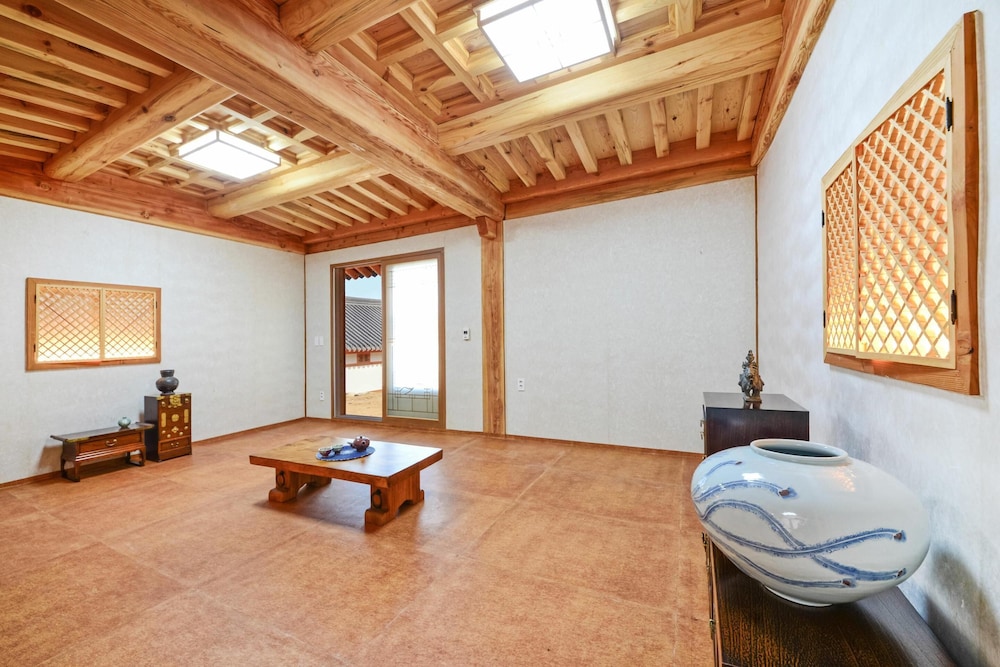 Basic Room, 1 Bedroom (Yushinjae C Primium) - Photo 4