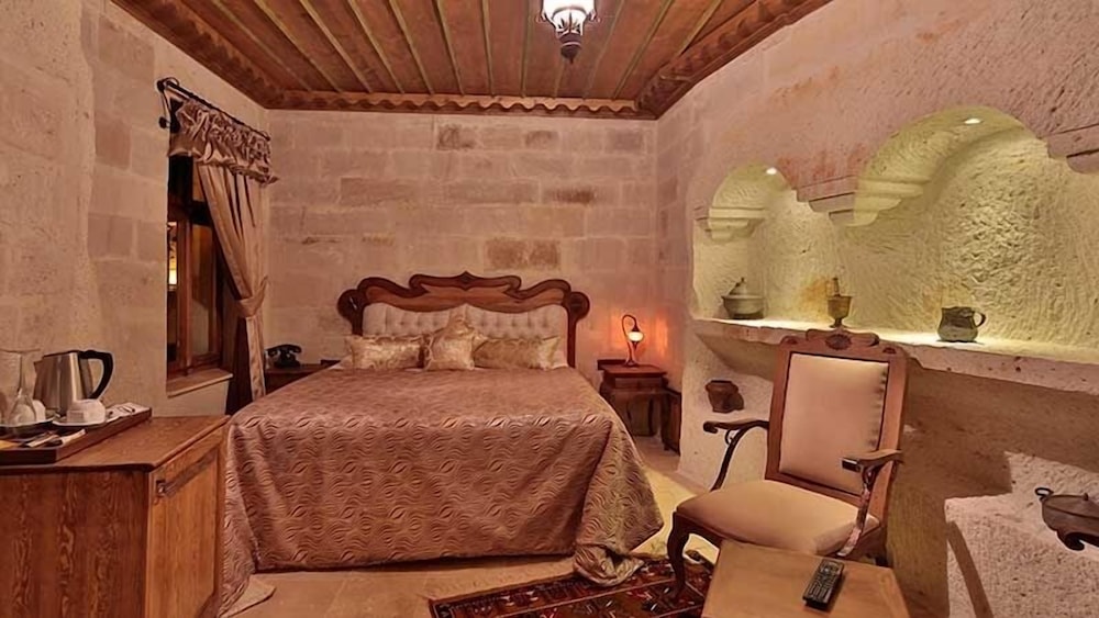 Standard Cave Room