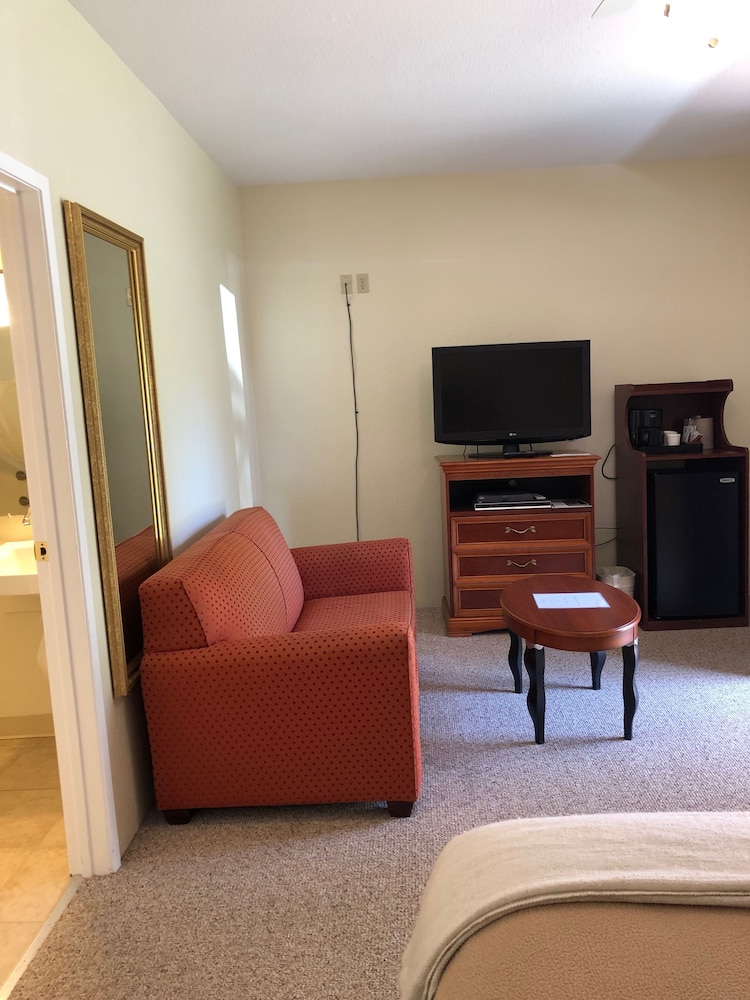 Deluxe Room, 1 Queen Bed photo 3