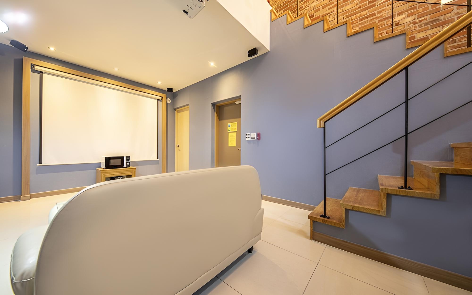 Room (Duplex (with styler microwave bathtub) photo 3