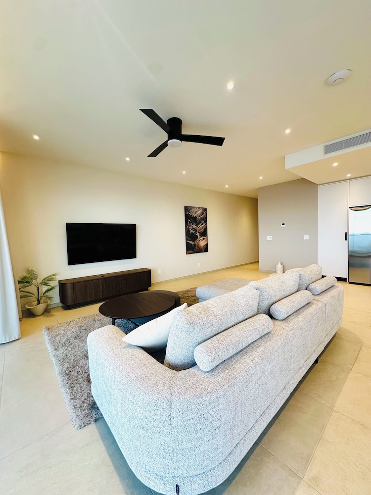 Luxury Apartment, Ocean View