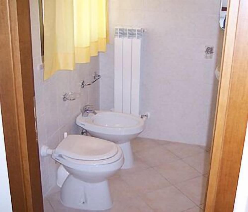 Standard Room, 1 Double Bed - Photo 3