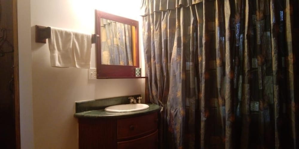 Basic Cabin, 1 King Bed, Ocean View, Beachfront photo 2