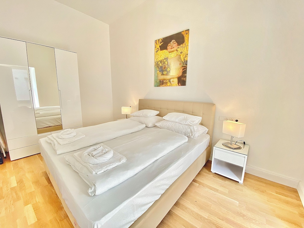 Junior Apartment, 1 Queen Bed with Sofa bed, Non Smoking photo 1