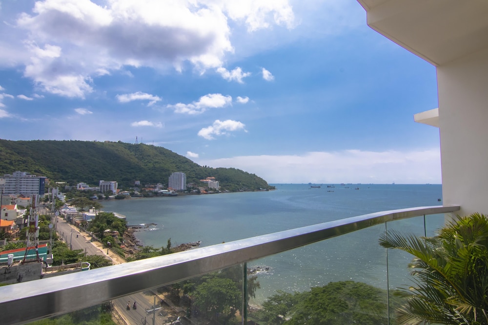 Deluxe Double Room, 1 Bedroom, Non Smoking, Partial Ocean View photo 3