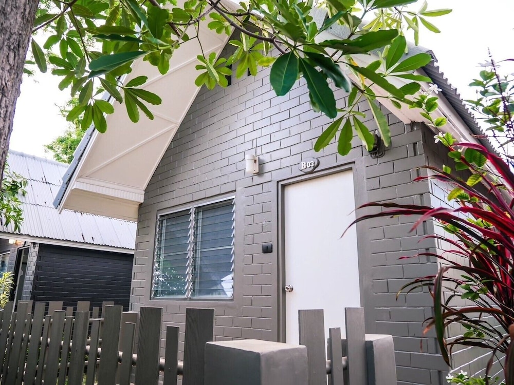 Signature Room, 1 King Bed, Balcony photo 3