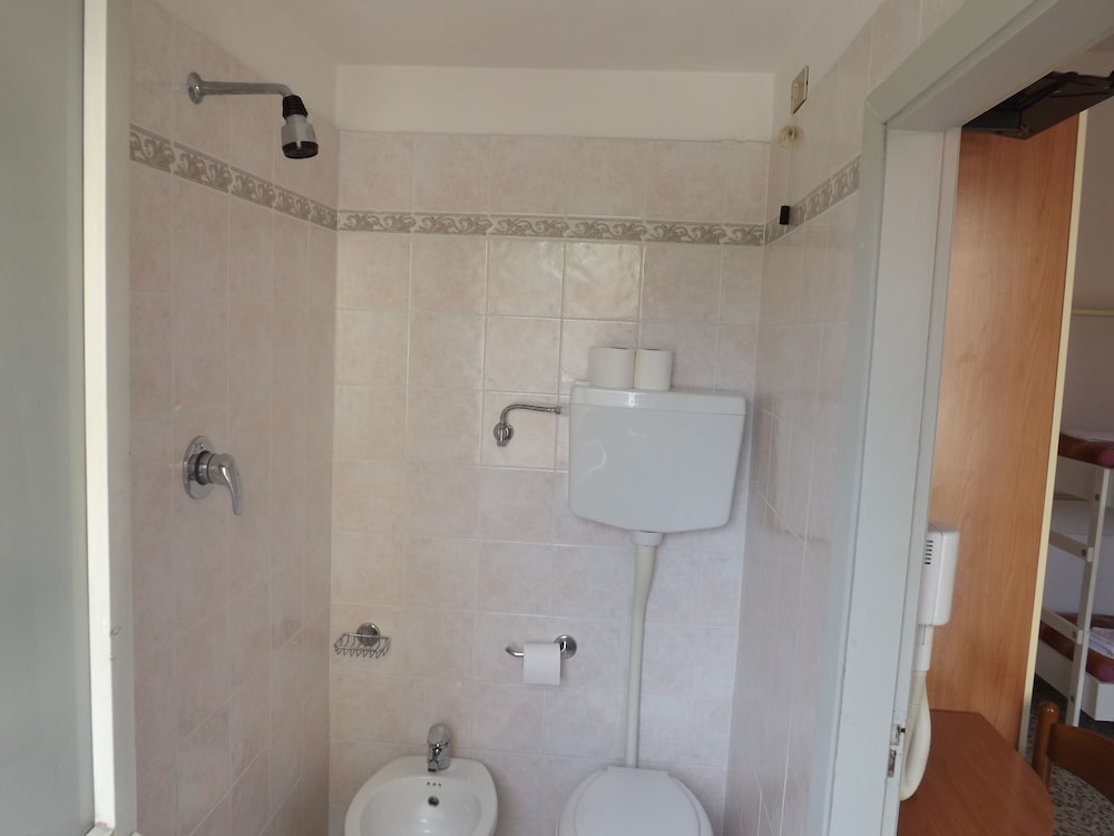 Standard Triple Room photo 3