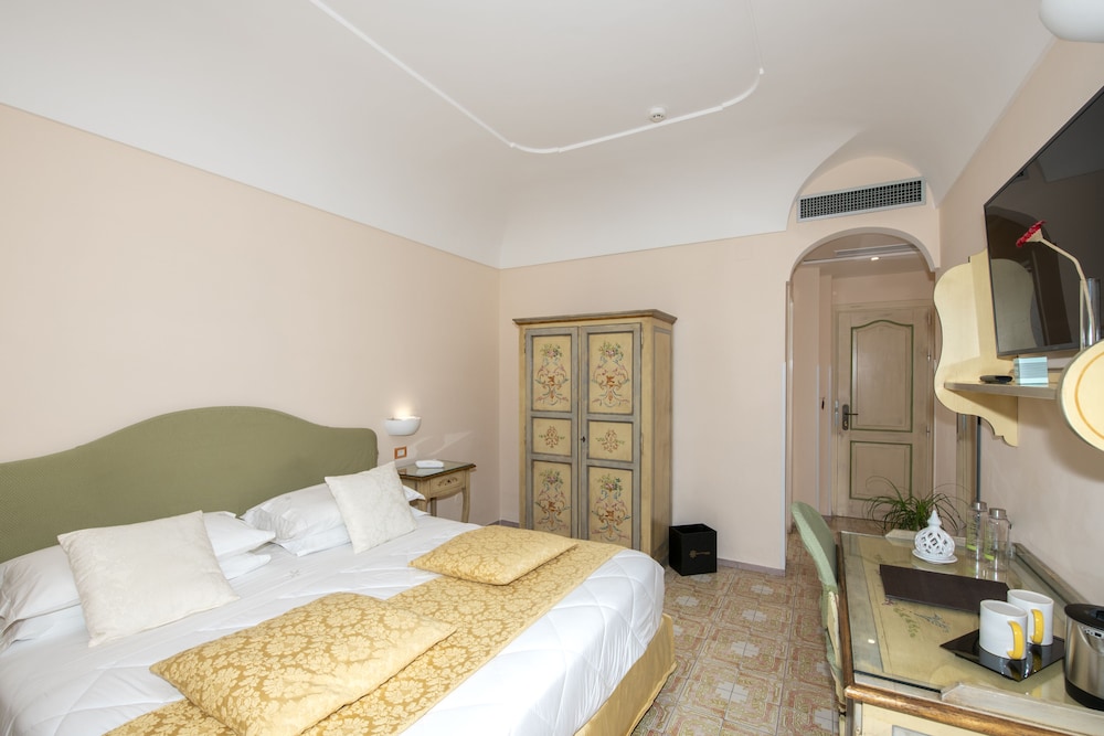 Superior Double Room, Sea View - Photo 13