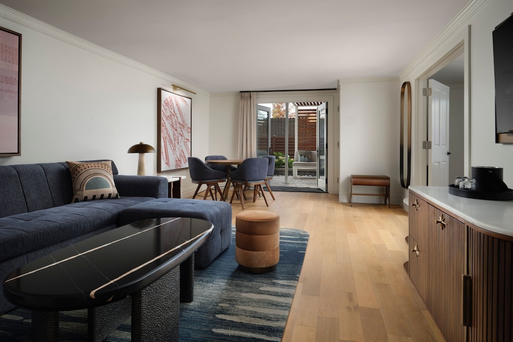 Suite, 1 King Bed