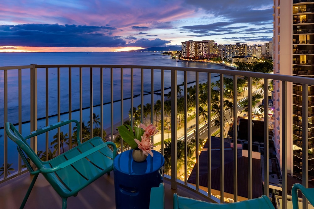 Junior Suite, 1 King Bed, Ocean View - Photo 1