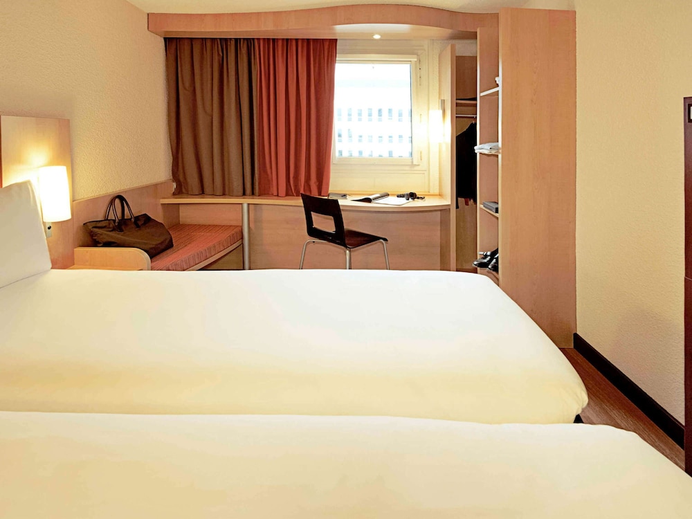 Standard Room, 2 Twin Beds - Photo 11