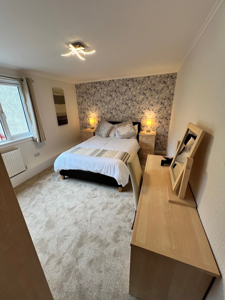 Luxury Apartment, Ensuite, Garden View (2 Bed) photo 3