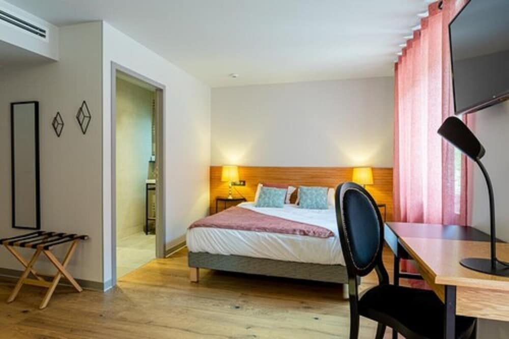 Deluxe Room - Photo 7