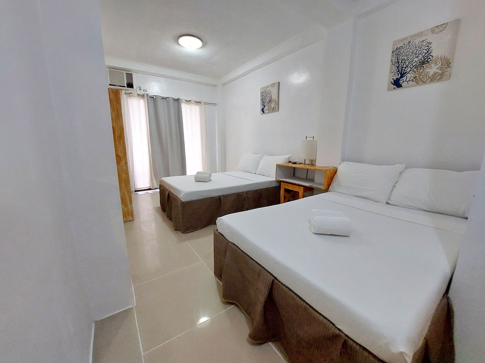 Deluxe Quad with Balcony Sunny
