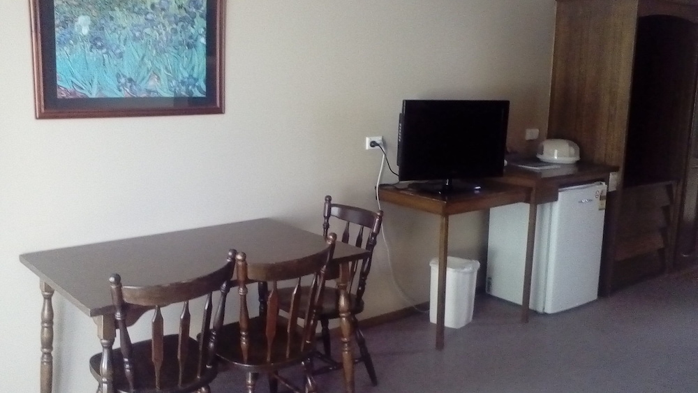 Family Room photo 3