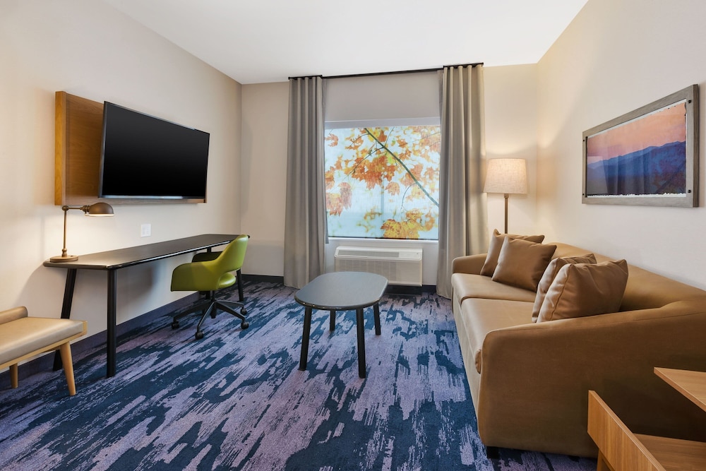 Suite, 1 King Bed with Sofa bed (Hearing Accessible) - Photo 4