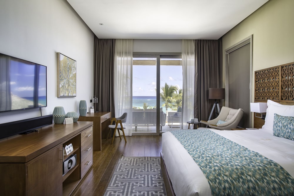 One Bedroom Ocean View Suite.