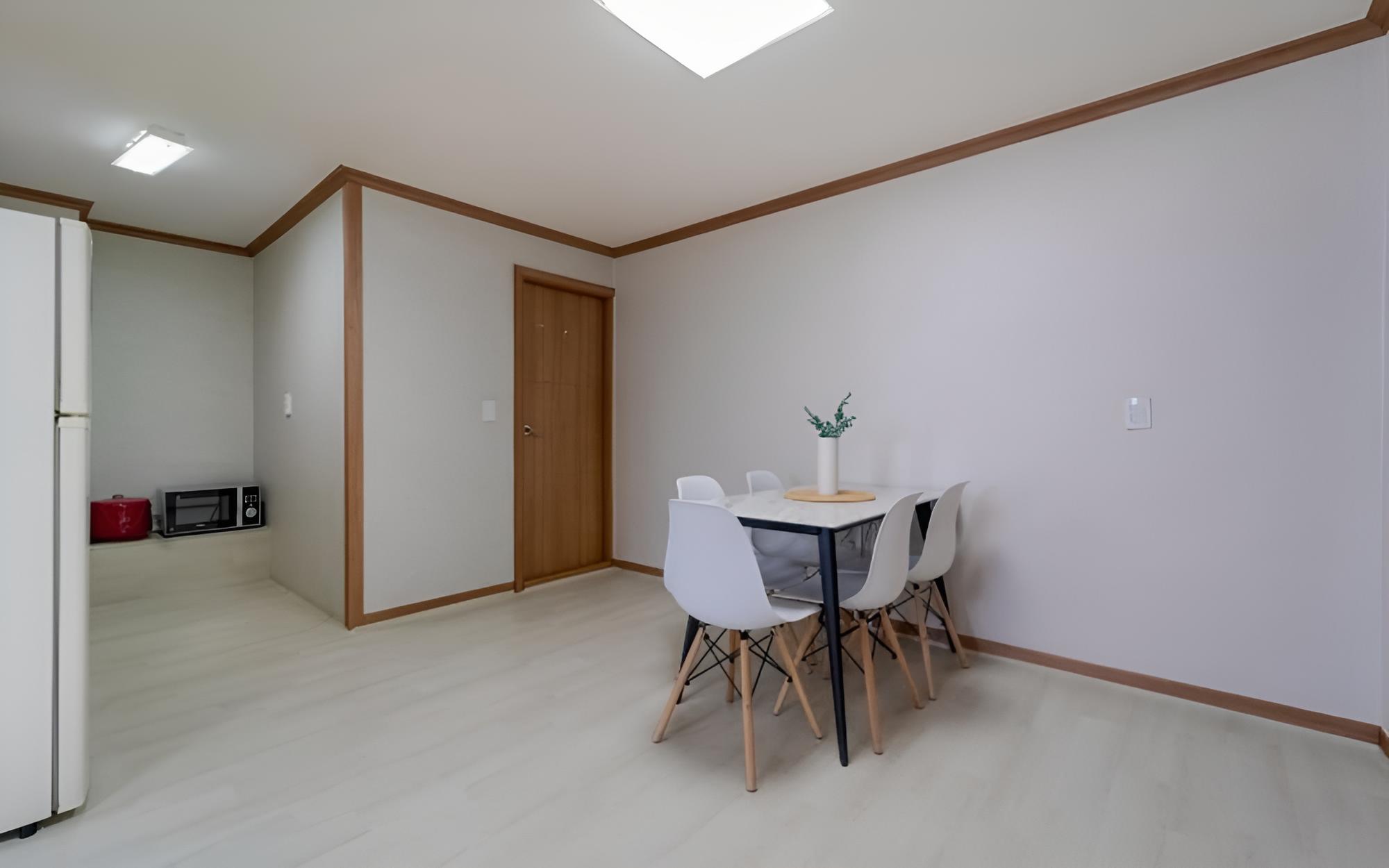 Room (Room 104 (Mountain Teen View) -1st fl)