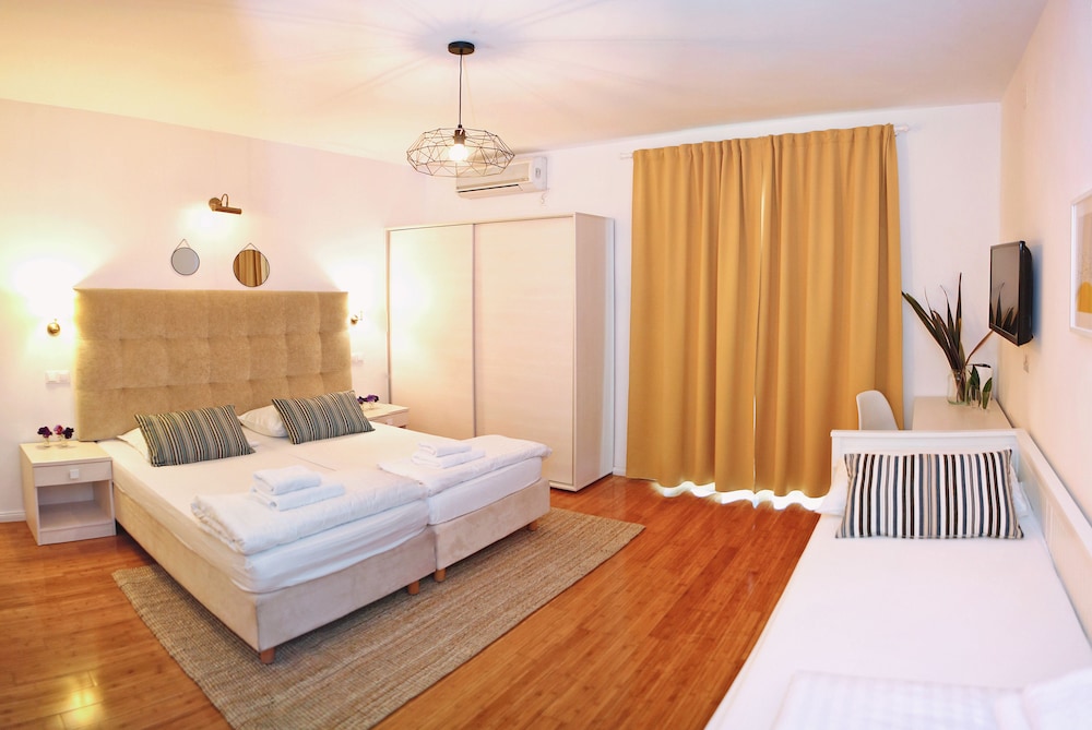 Family Room, Balcony photo 2